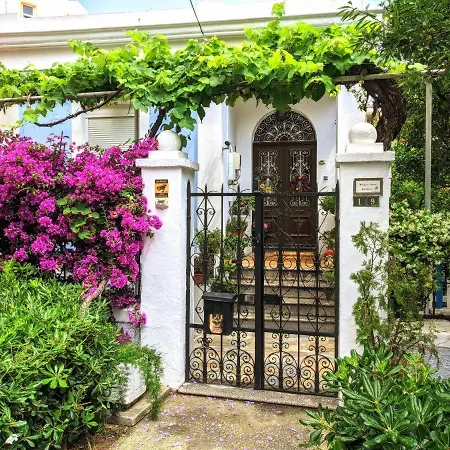House With Garden In Of Rhodes Nyaraló