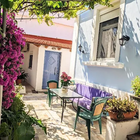 House With Garden In Of Rhodes Feriehus