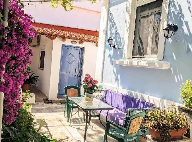 House With Garden In Of Rhodes Semesterbostad